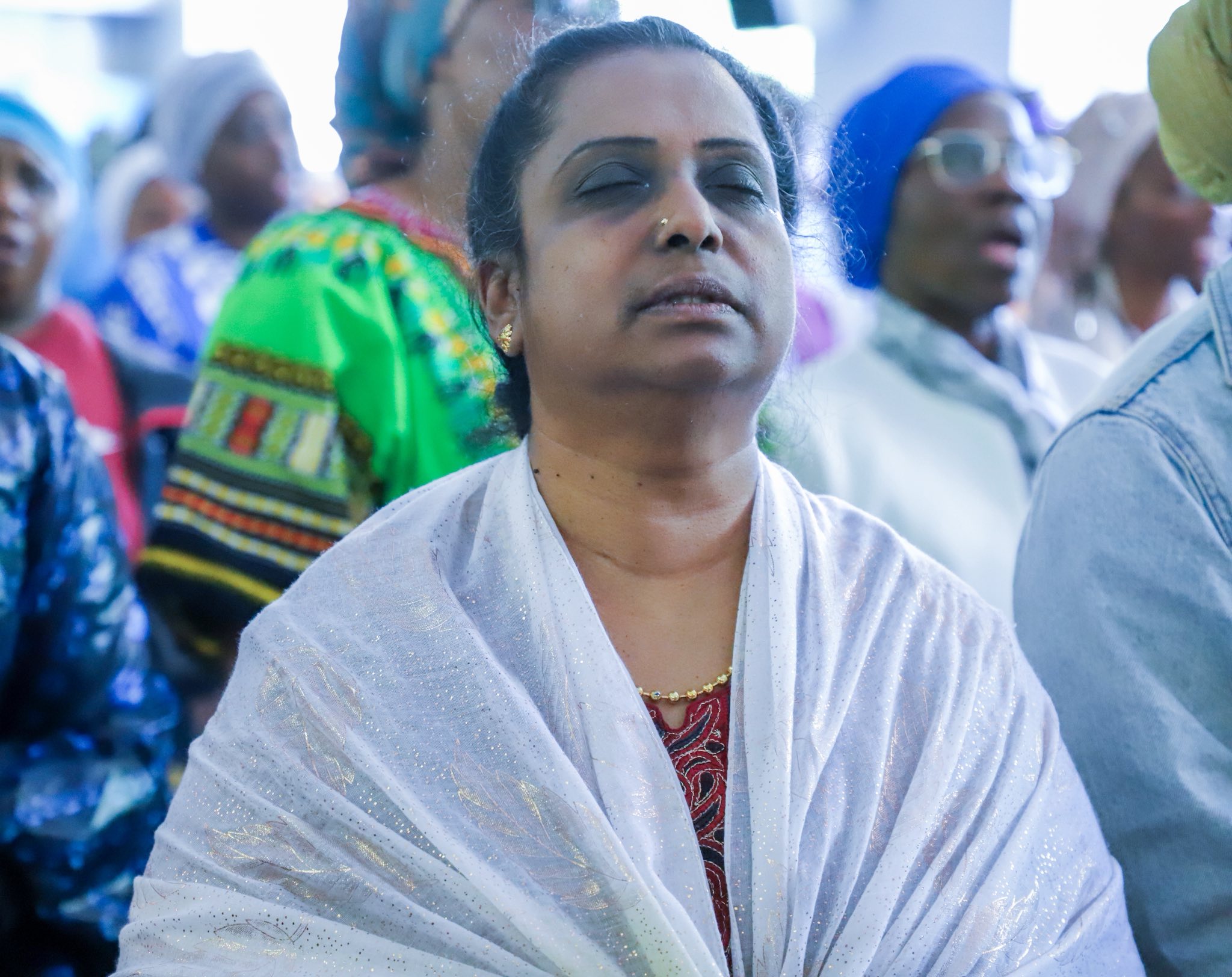 Le Ministère Chargé de la Famille œuvre au sein de l'EPBOMI pour accompagner, fortifier et soutenir les foyers chrétiens. Sa mission est de promouvoir des familles stables, unies et fondées sur les principes bibliques. Il organise des enseignements, des séminaires, des entretiens et des programmes de soutien destinés aux couples, aux parents, aux jeunes et aux futurs mariés, tout en jouant un rôle central dans la préparation et l'organisation des mariages selon les normes de l'église. Le ministère offre aussi un encadrement spirituel pour aider à résoudre les difficultés conjugales, rentorcer la communication et encourager les valeurs de l'amour, du respect et de la fidélité. Par ses actions, il contribue à bâtir des foyers solides, capables de rayonner dans l'église et dans la société.